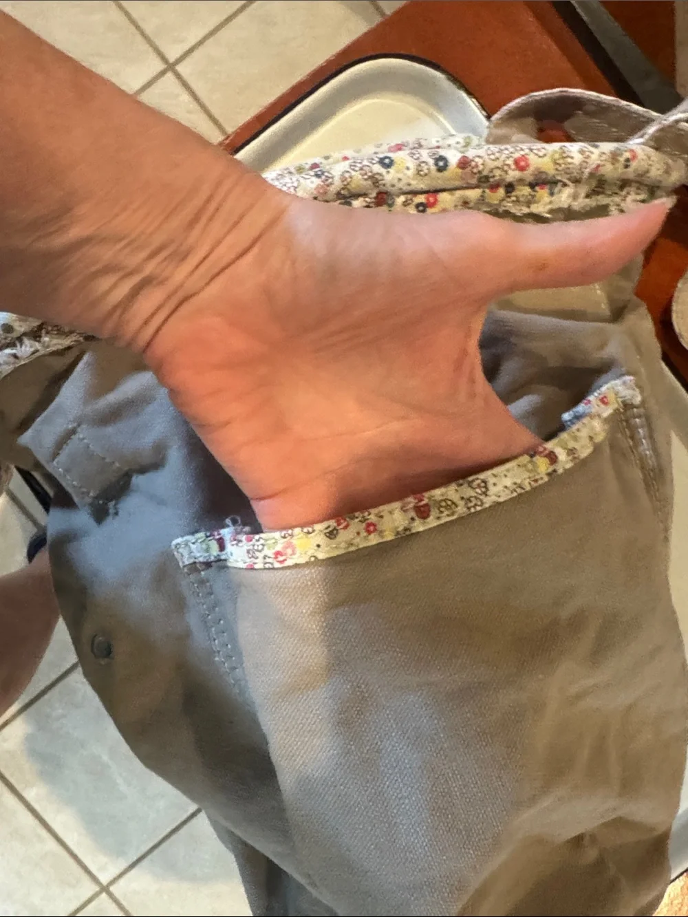 thirty-one Bag Canvas Tan with Floral Trim Pockets